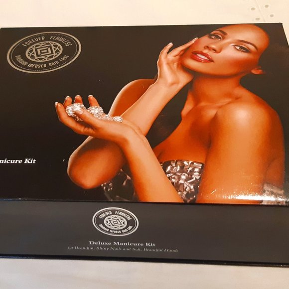 Forever Flawless - Deluxe Manicure Kit - NIB - Picture 5 of 6